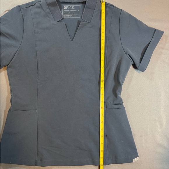 FIGS Women's Navy Short Sleeve Scrub Top - V-Notch Collar - Picture 5 of 5